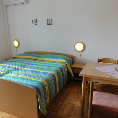 Nice And Cozy Apartment Ferry In Medulin Bagian luar foto