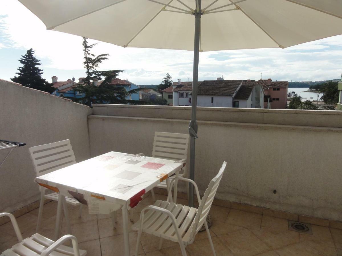 Nice And Cozy Apartment Ferry In Medulin Bagian luar foto