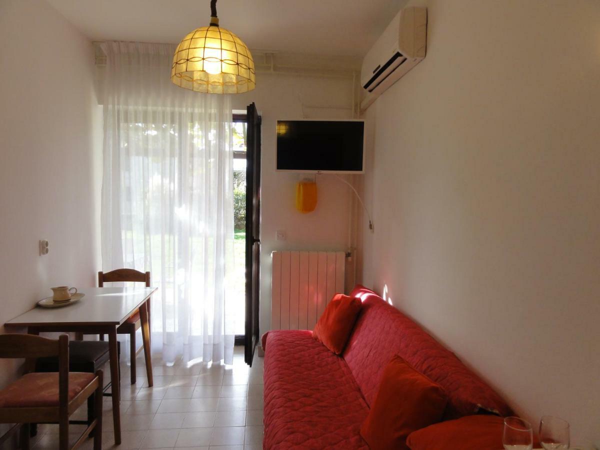 Nice And Cozy Apartment Ferry In Medulin Bagian luar foto