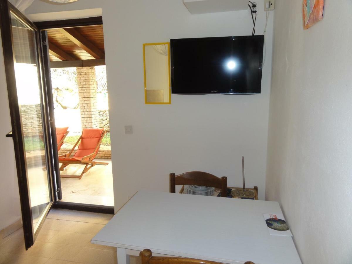 Nice And Cozy Apartment Ferry In Medulin Bagian luar foto