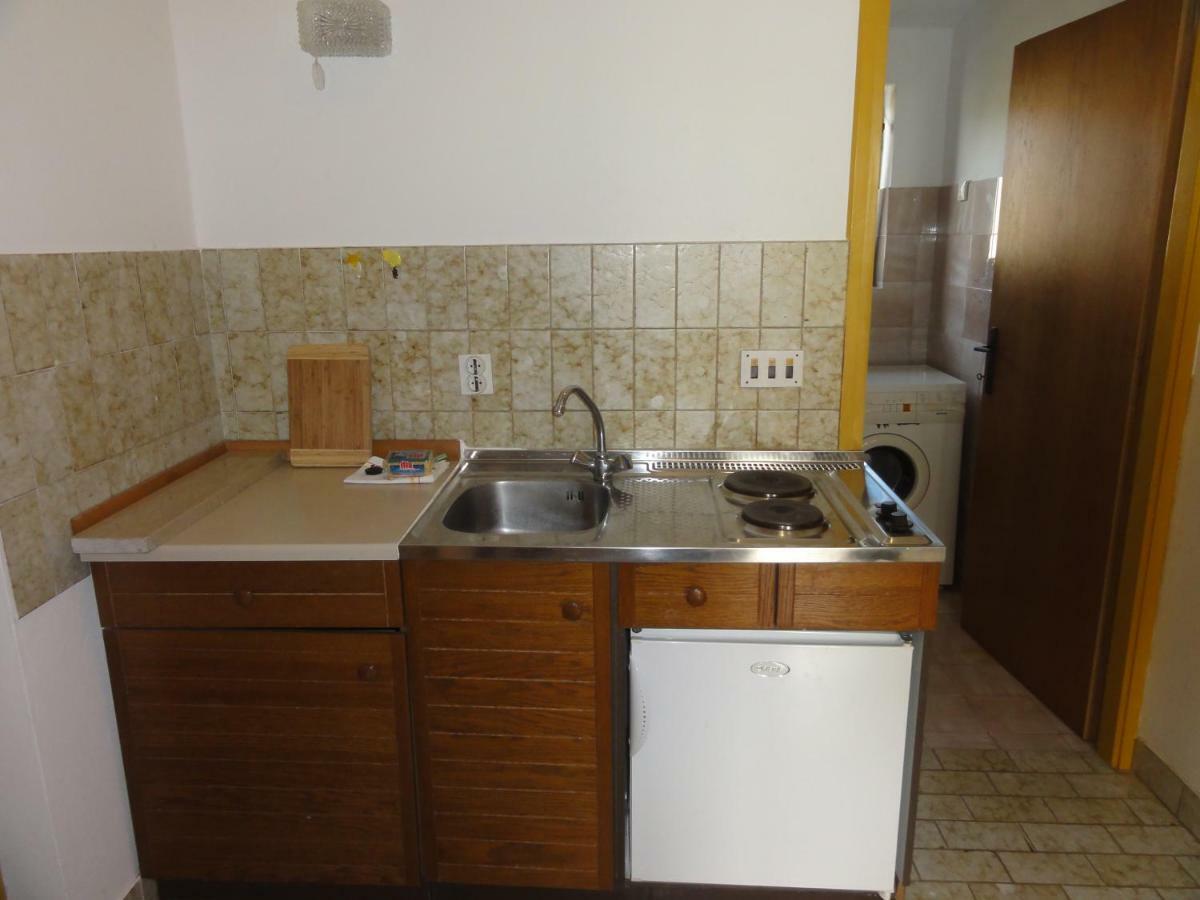 Nice And Cozy Apartment Ferry In Medulin Bagian luar foto