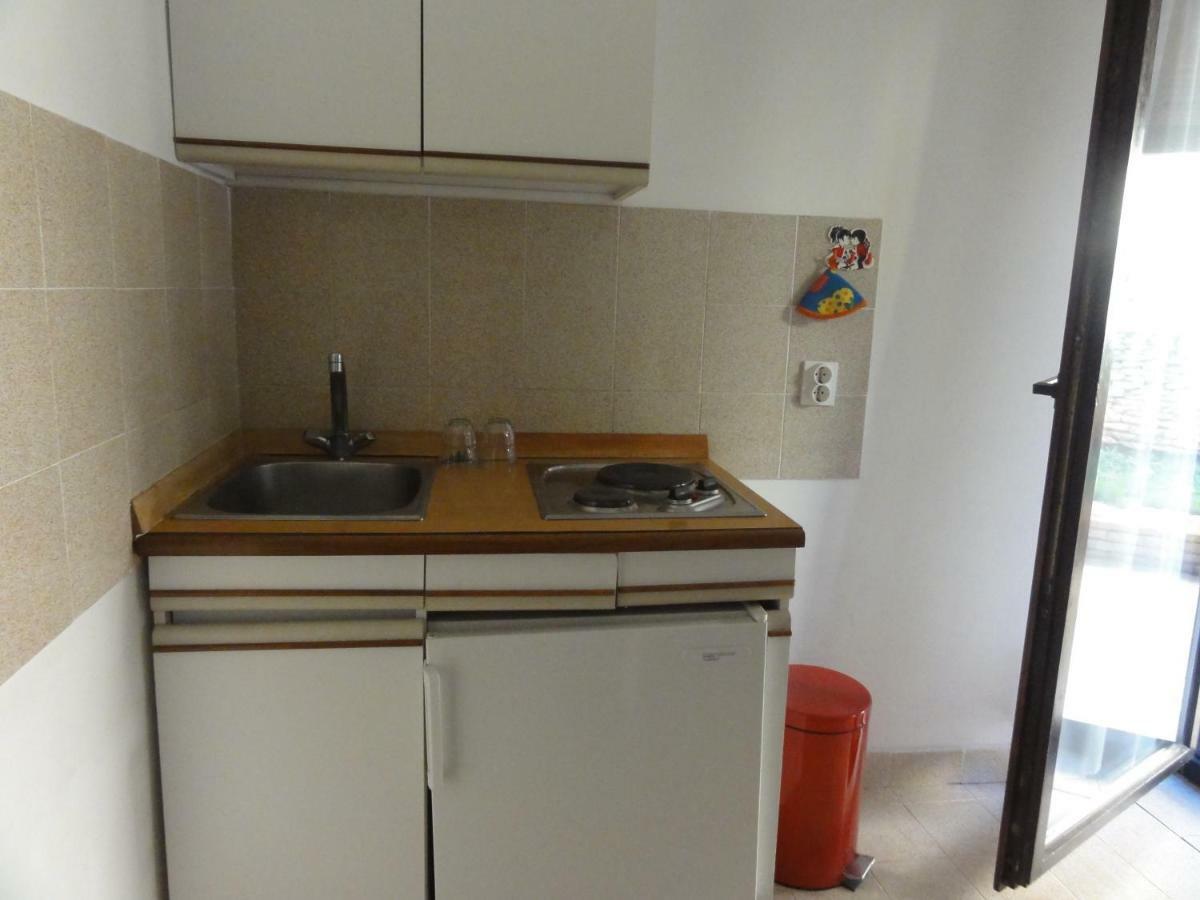 Nice And Cozy Apartment Ferry In Medulin Bagian luar foto