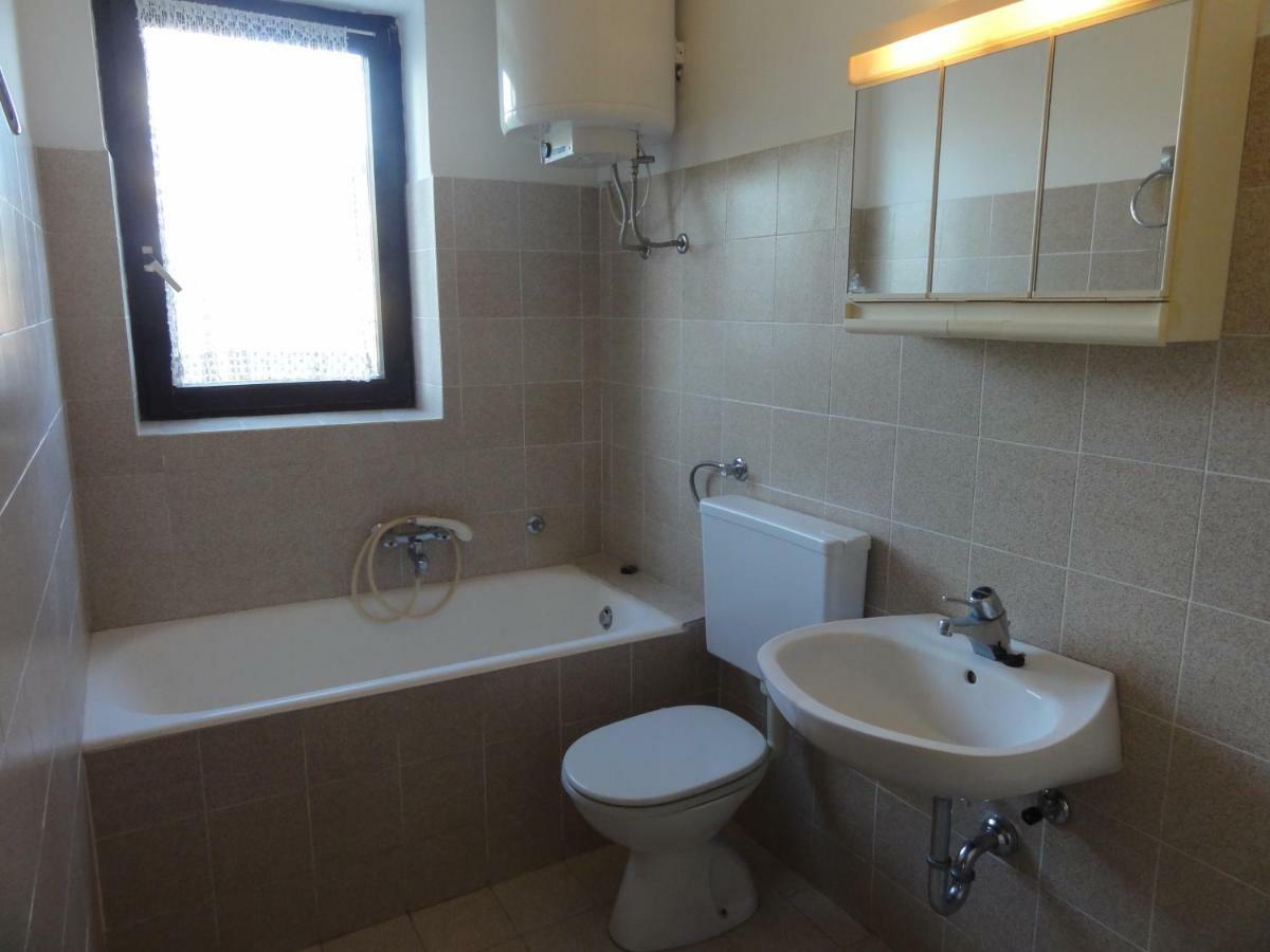 Nice And Cozy Apartment Ferry In Medulin Bagian luar foto