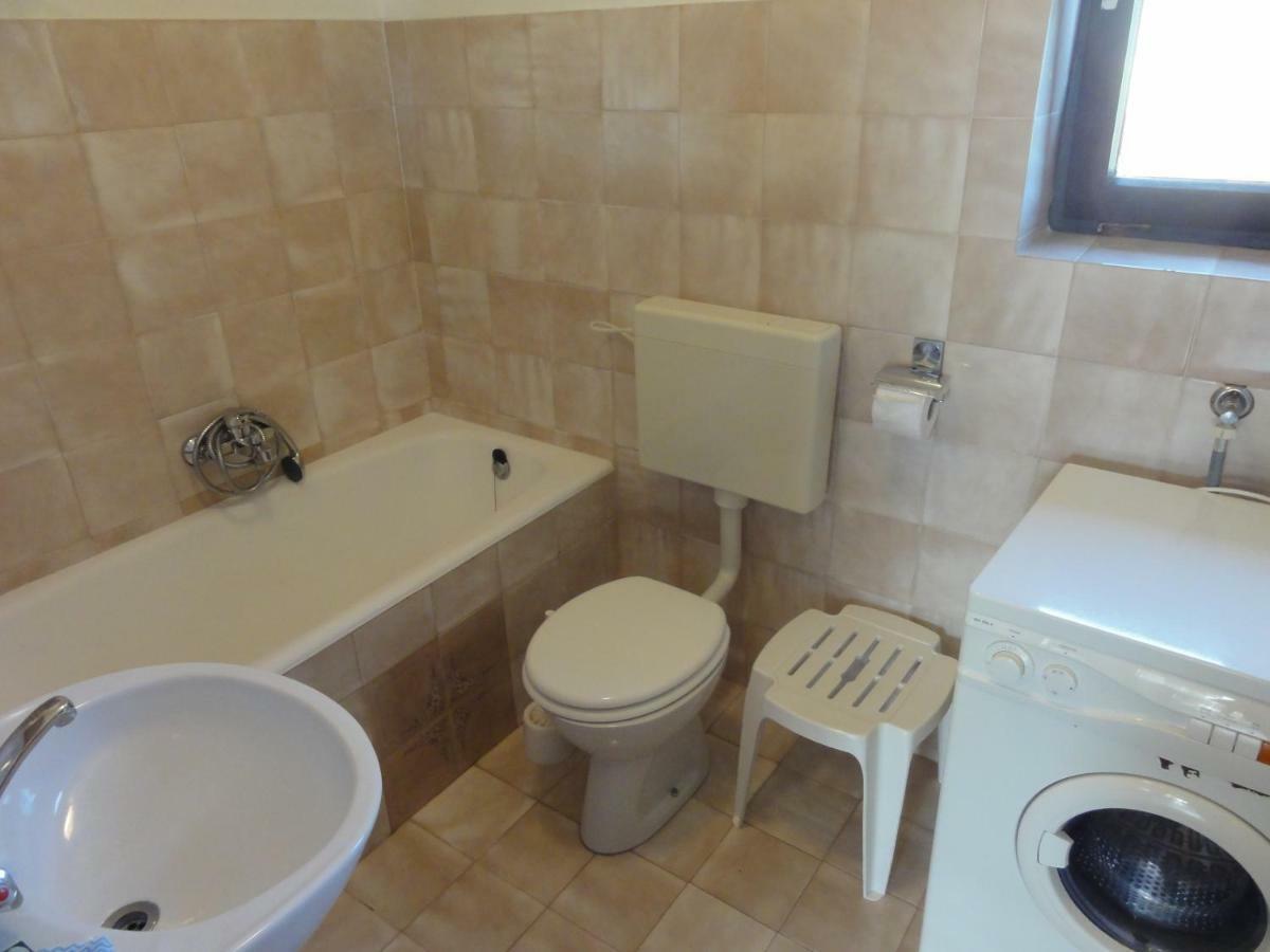 Nice And Cozy Apartment Ferry In Medulin Bagian luar foto