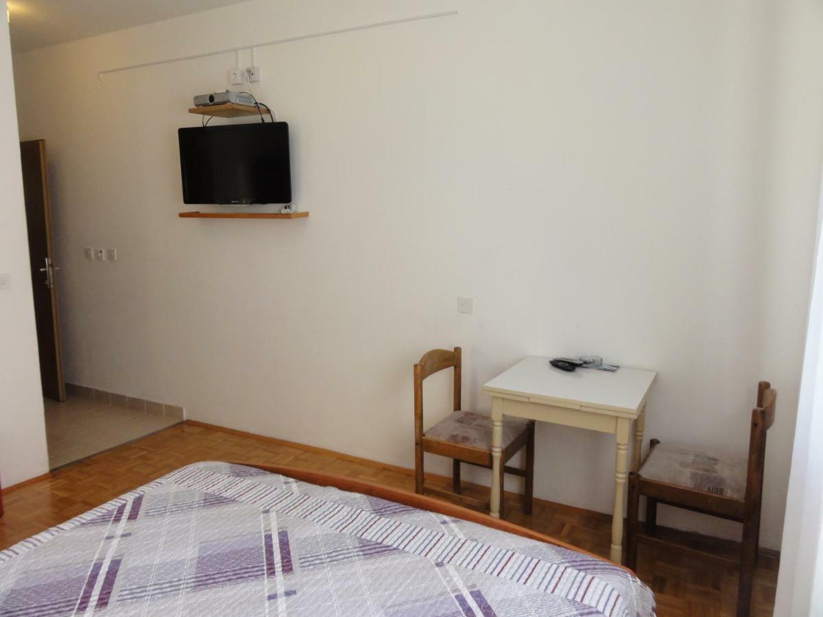 Nice And Cozy Apartment Ferry In Medulin Bagian luar foto