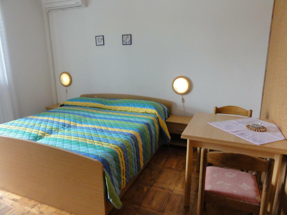 Nice And Cozy Apartment Ferry In Medulin Bagian luar foto